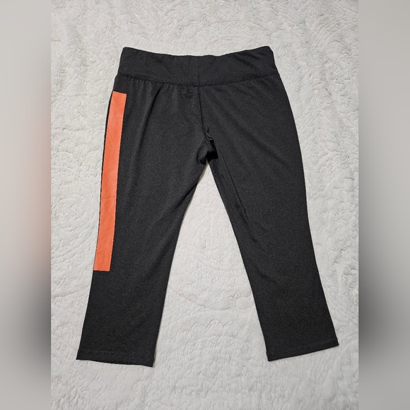 🌟SOLD🌟 Clemson Capri Leggings - Picture 3 of 4